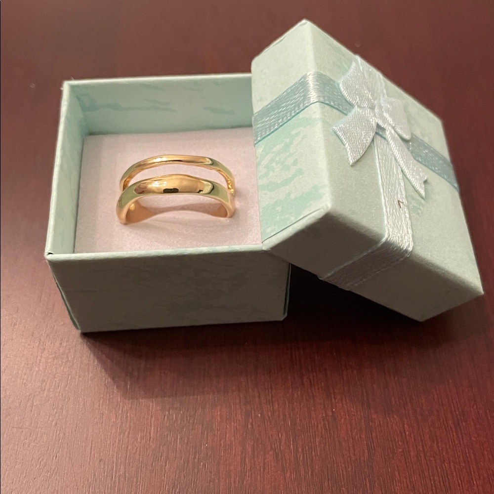 New in Box Chic Gold-Plated Women's Ring adjustable from size 5 to 7